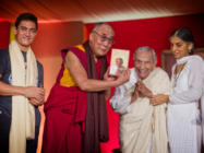 28.07.14. (L-R) Aamir Khan, HH Dalai Lama and Rev. Dada J.P. at Sadhu Vaswani Mission1