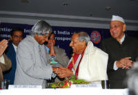 Abdul Kalam felicitates Rev. Dada J.P. Vaswani